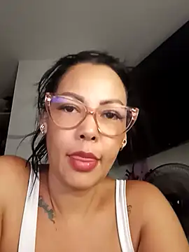 Chatroom XXX en direct de SexyyBigg44