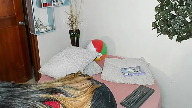 DestinyHills Live XXX Chat