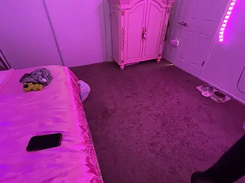 OnlypawzzのライブXXXチャット