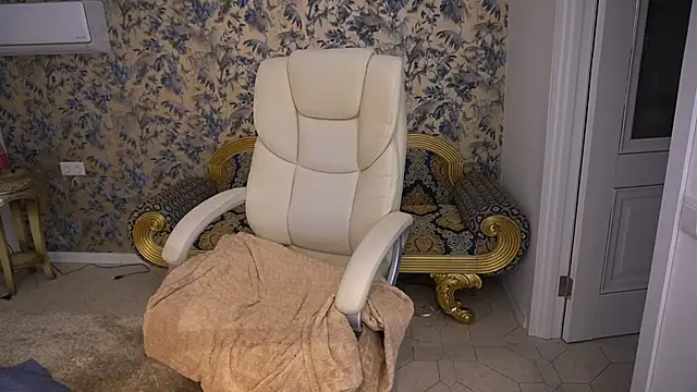 BellaLaPetit লাইভ XXX চ্যাট