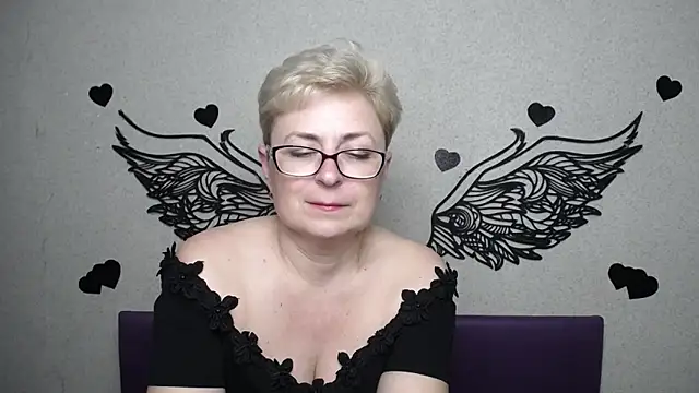 EmiliaGreeのライブXXXチャット