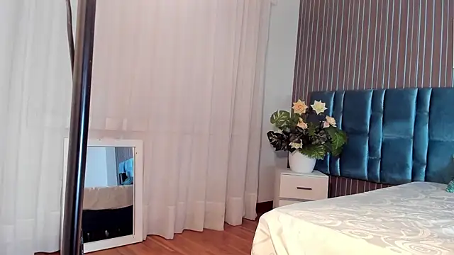 MiiaaVelvet's Live XXX Chat