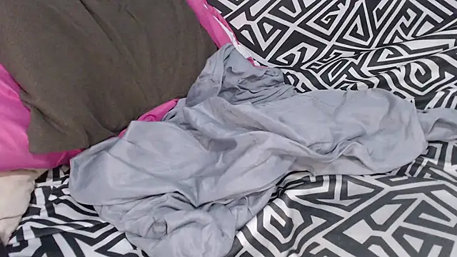 CamilaRoom's Live XXX Chat