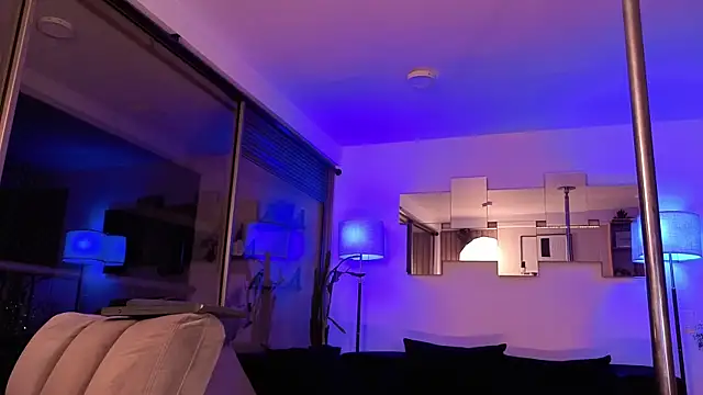 XXX chat uživo modela mandi4pole_