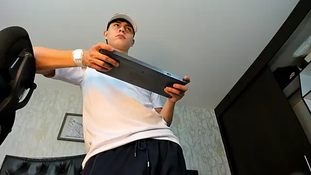 Lander_Cruz Live XXX-Chat