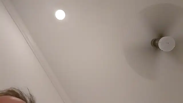 Pokazy przed kamerką – John--a