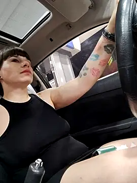 Pokazy przed kamerką – LilStrange4LilChange