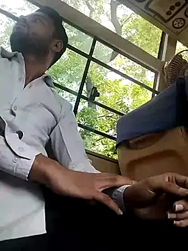 Stubborndesiboy's Live XXX Chat