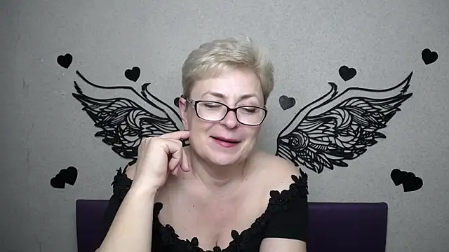 EmiliaGree: онлайн-секс-чат