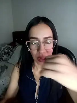 YaraDuartee's Live XXX Chat