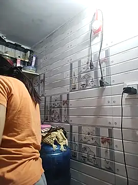 Rising_Queen Adlı Modelin Web Kamerası Şovu