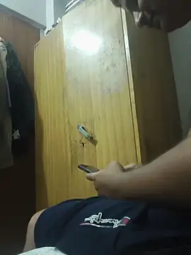 vardh033 Show Webcam