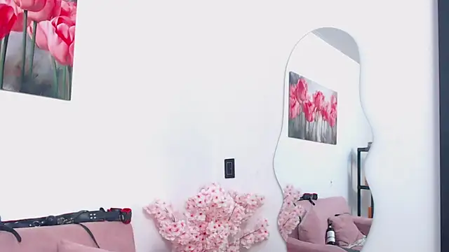 pinky_f00x Adlı Modelin Canlı XXX Sohbeti