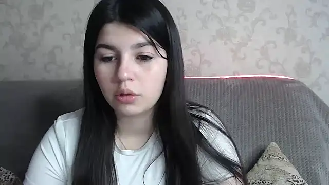 KisaModel Adlı Modelin Canlı XXX Sohbeti