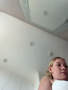 LavenderHot Adlı Modelin Canlı XXX Sohbeti