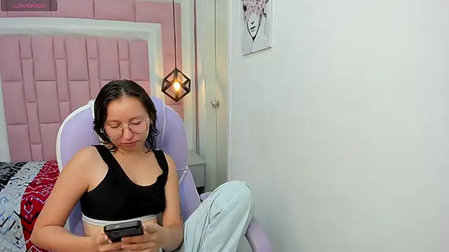 Klaret_Toy's Live XXX Chat