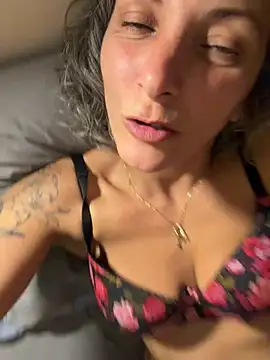 cumguzzler143's Live XXX Chat