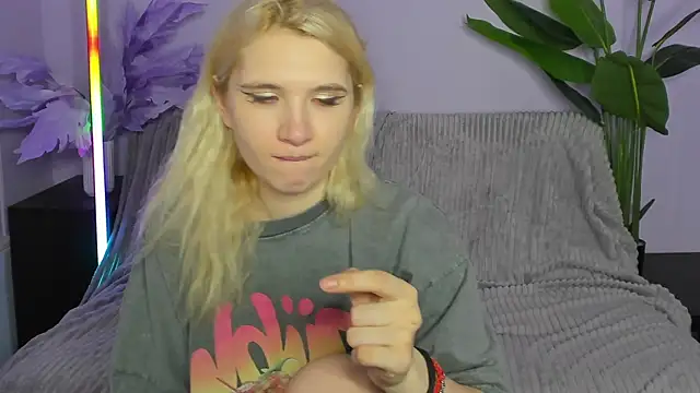 Kitty_Blondie Webcam Show