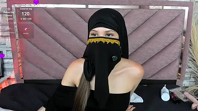 Zully_Amin Show in webcam