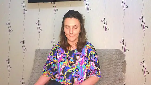 Show modela Hey_buddie na web-kameri