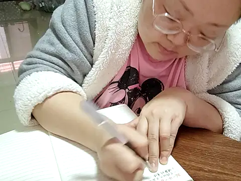 AngelwithEcup 即時 XXX 聊天