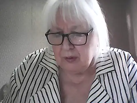 Alexia64231 Adlı Modelin Canlı XXX Sohbeti