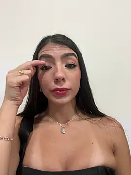 Chatroom XXX en direct de Ninaa_Rosee