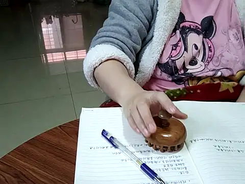 AngelwithEcup: онлайн-секс-чат