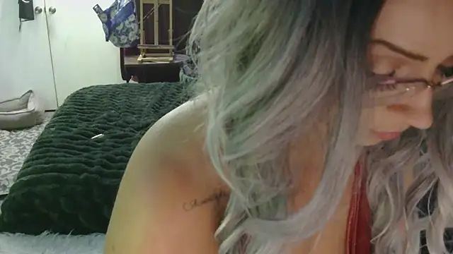 Alicethickpeach Show in webcam