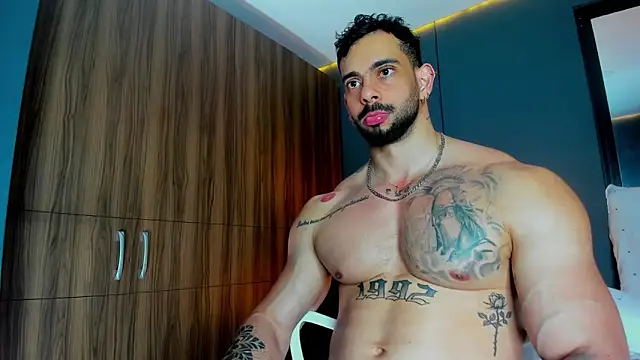 massimo_visconti Adlı Modelin Canlı XXX Sohbeti