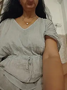 NakedMILFx Chat XXX in diretta