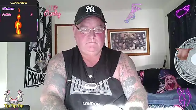 KINKYBLUEYES69 Adlı Modelin Canlı XXX Sohbeti