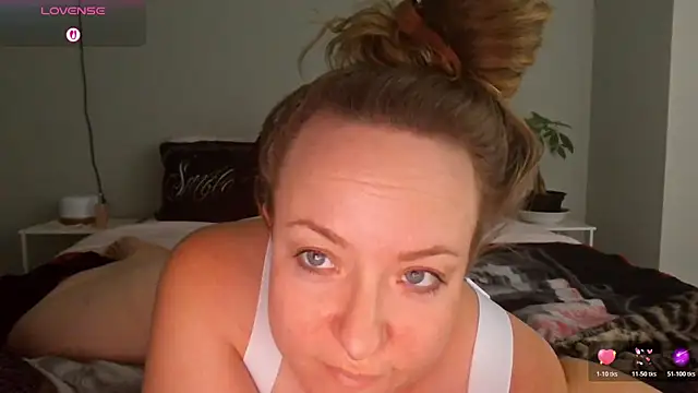 julimonroe's Live XXX Chat