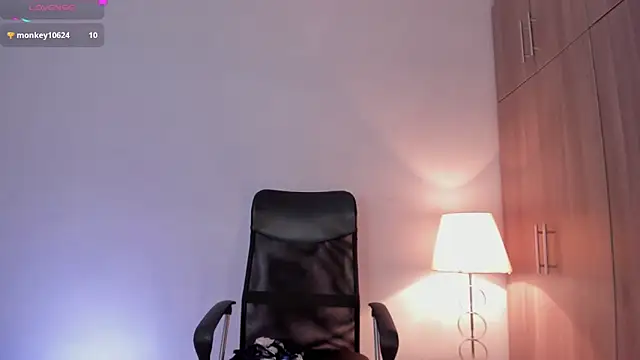 Chat +18 de Holly_velvett ao vivo