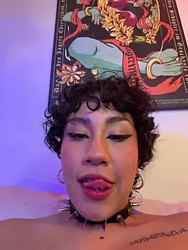 ZahaRoseee 现场XXX聊天