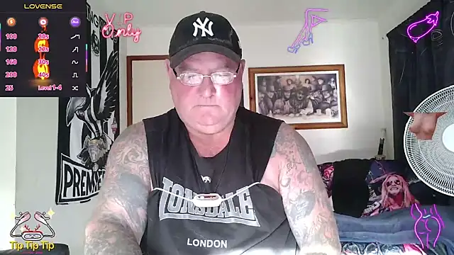 KINKYBLUEYES69 网络视讯表演