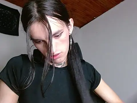 Scarlett_crastrawberry Show in webcam