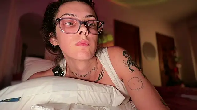 GennaJames webkamerás műsora