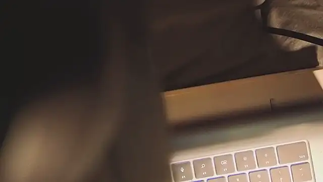 Ilovepussy1911のライブXXXチャット