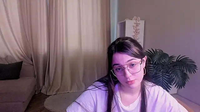 LareeGuzzo Live XXX-chat