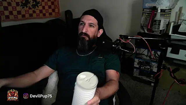 DevilPup75_ Show in webcam