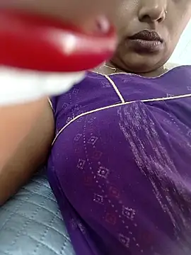 Hot-Tinaa: онлайн-секс-чат