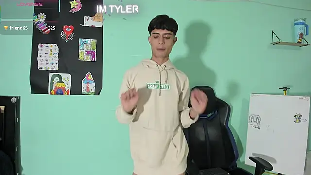 TYLERhHOT2005 Webcam Show