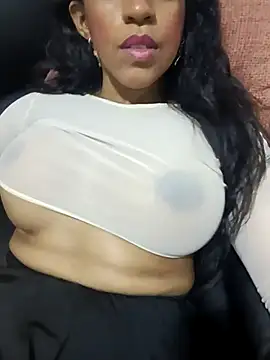 Issa_Km_ Live XXX-Chat