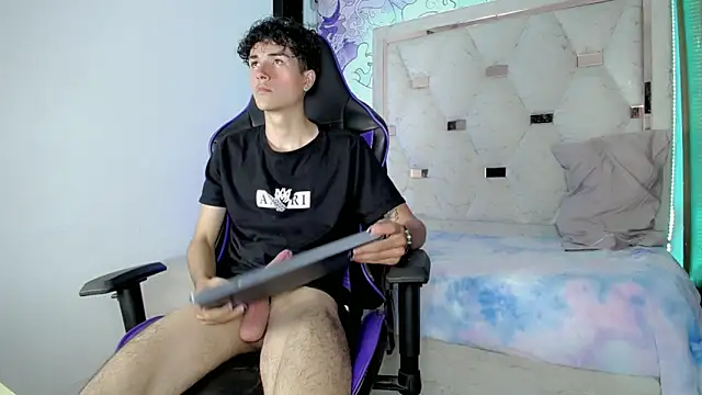 johnny_cagee's Live XXX Chat