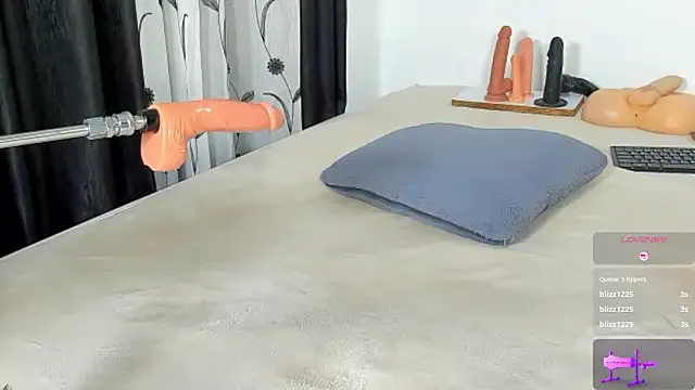 CREAMY_BUBBLEGUM Chat XXX in diretta