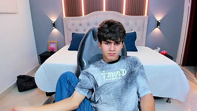 Tommy18__'s Live XXX Chat