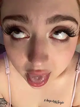 KellyMoors: онлайн-секс-чат