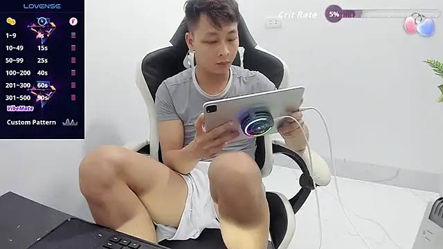 Naughty___asian 在線直播表演