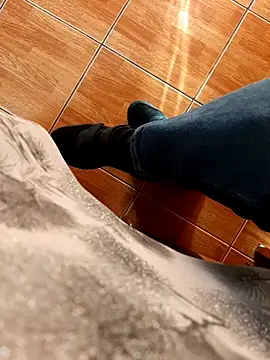 feet_toes Adlı Modelin Web Kamerası Şovu